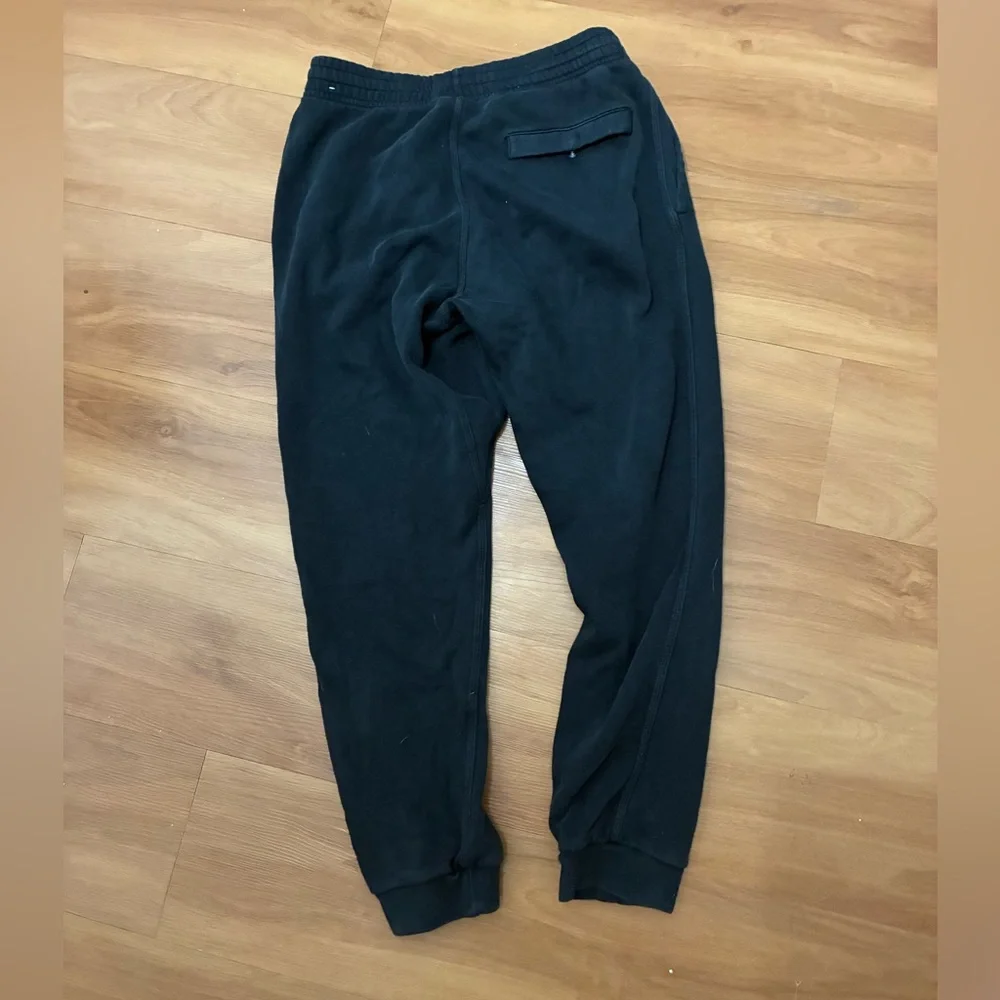 black Nike Club Fleece jogger sweatpants Size M
